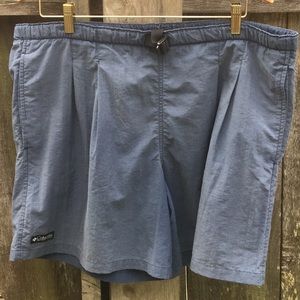 Men’s blue packable Columbia shorts